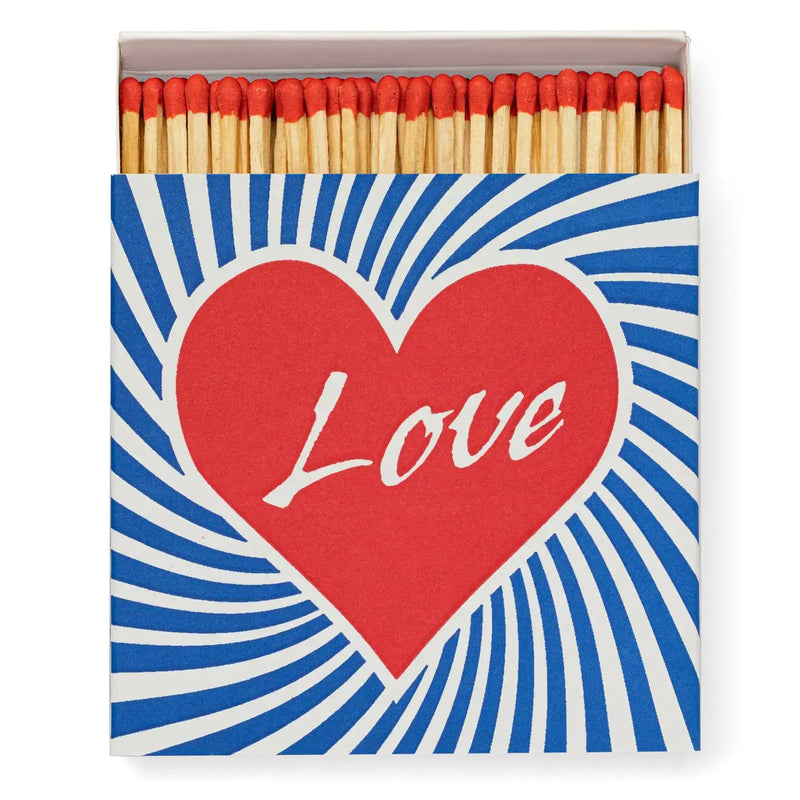 Streichhölzer in einer coolen Designbox mit der Aufschrift "Love"
