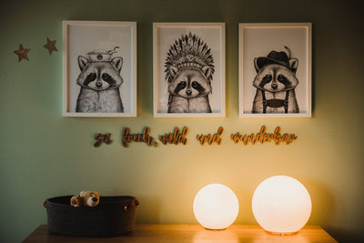 Kinderzimmer Wand mit einem Holzspruch, "Sei frech, wild und wunderbar"