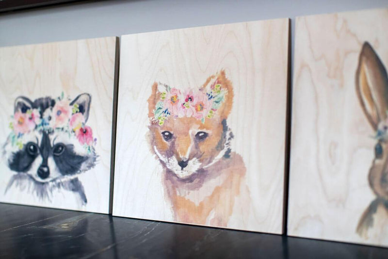 Waldwunder Fuchs Kunstdruck auf Holz in einem Regal neben den anderen